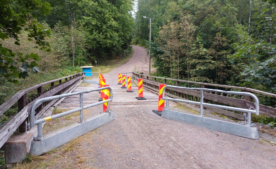 Kyläkunnantien sillan ylitystä rajoitetaan kansilankkujen kunnon vuoksi